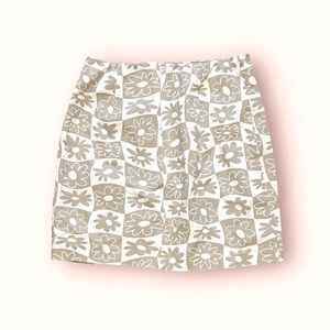 New Love On A Hanger Mini Skirt Size Small Beige & White